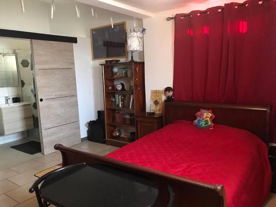 La Chambre Des Sorciers - Logement Independant Sainte-Marie Luaran gambar